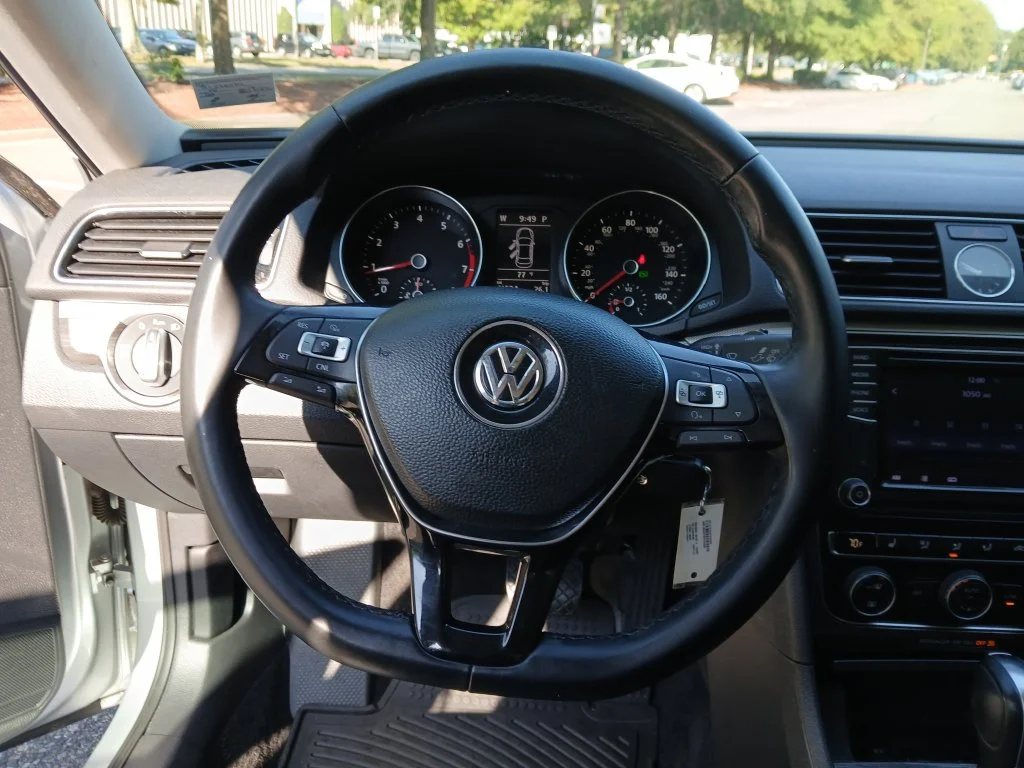 Used 2016 Silver Volkswagen 1.8T SE image 15