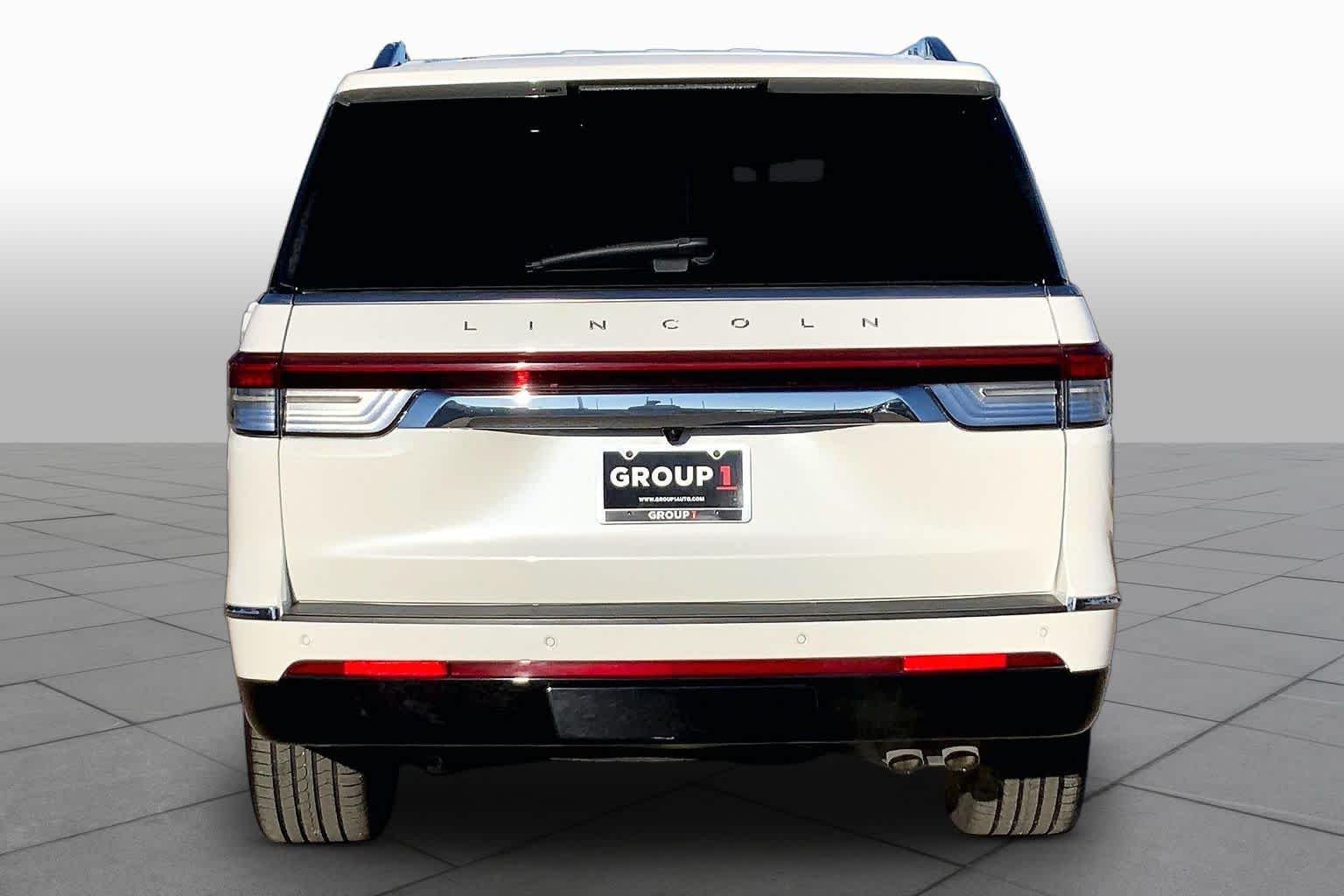 Used 2024 Pristine White Lincoln Reserve image 5
