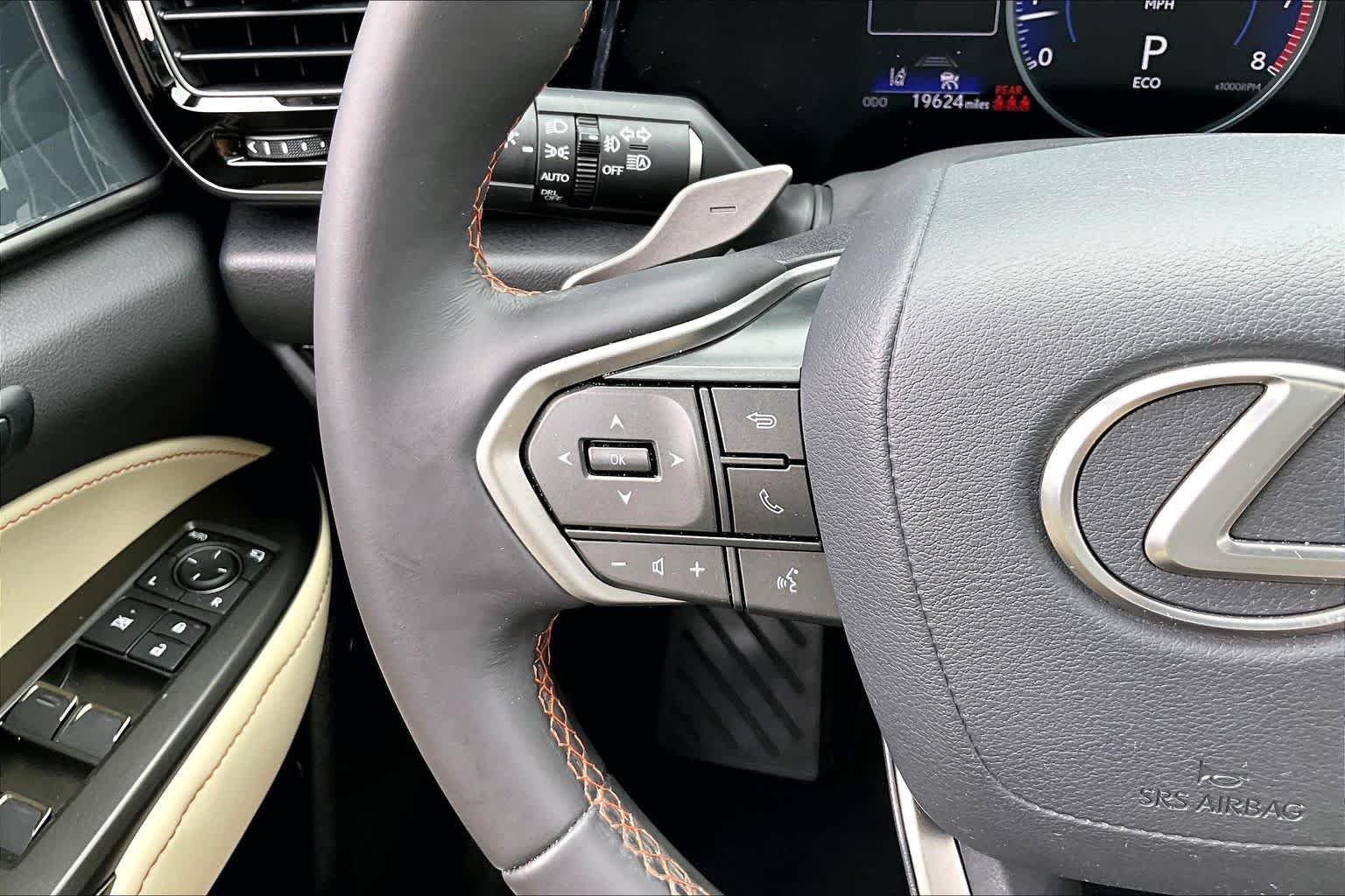 Used 2024 Eminent White Pearl Lexus Premium image 22