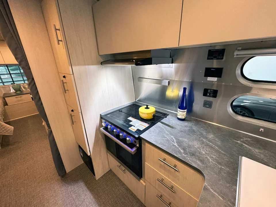 Used 2025 SILVER AIRSTREAM  image 23