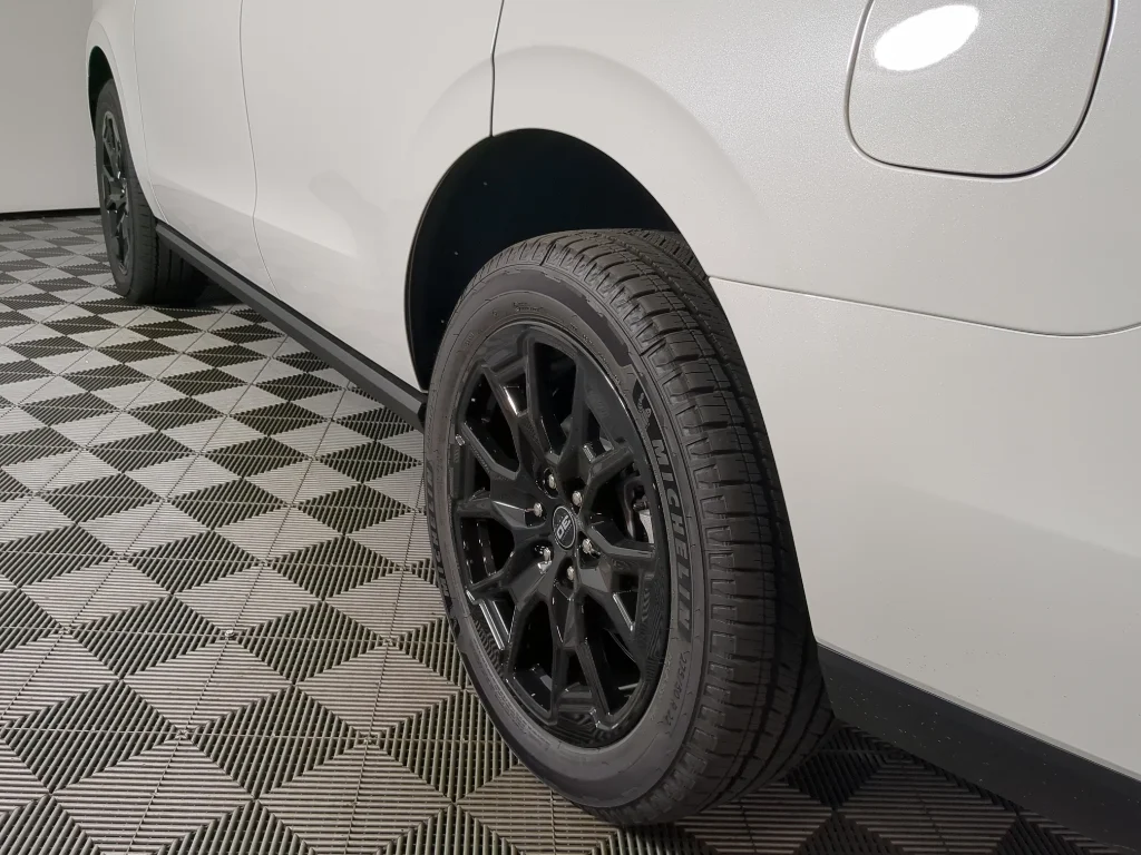 New 2027 Star White Metallic Tri-Coat Ford Platinum image 6