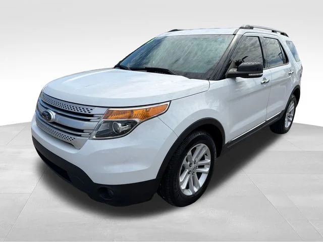 Used 2015 White Ford XLT image 3