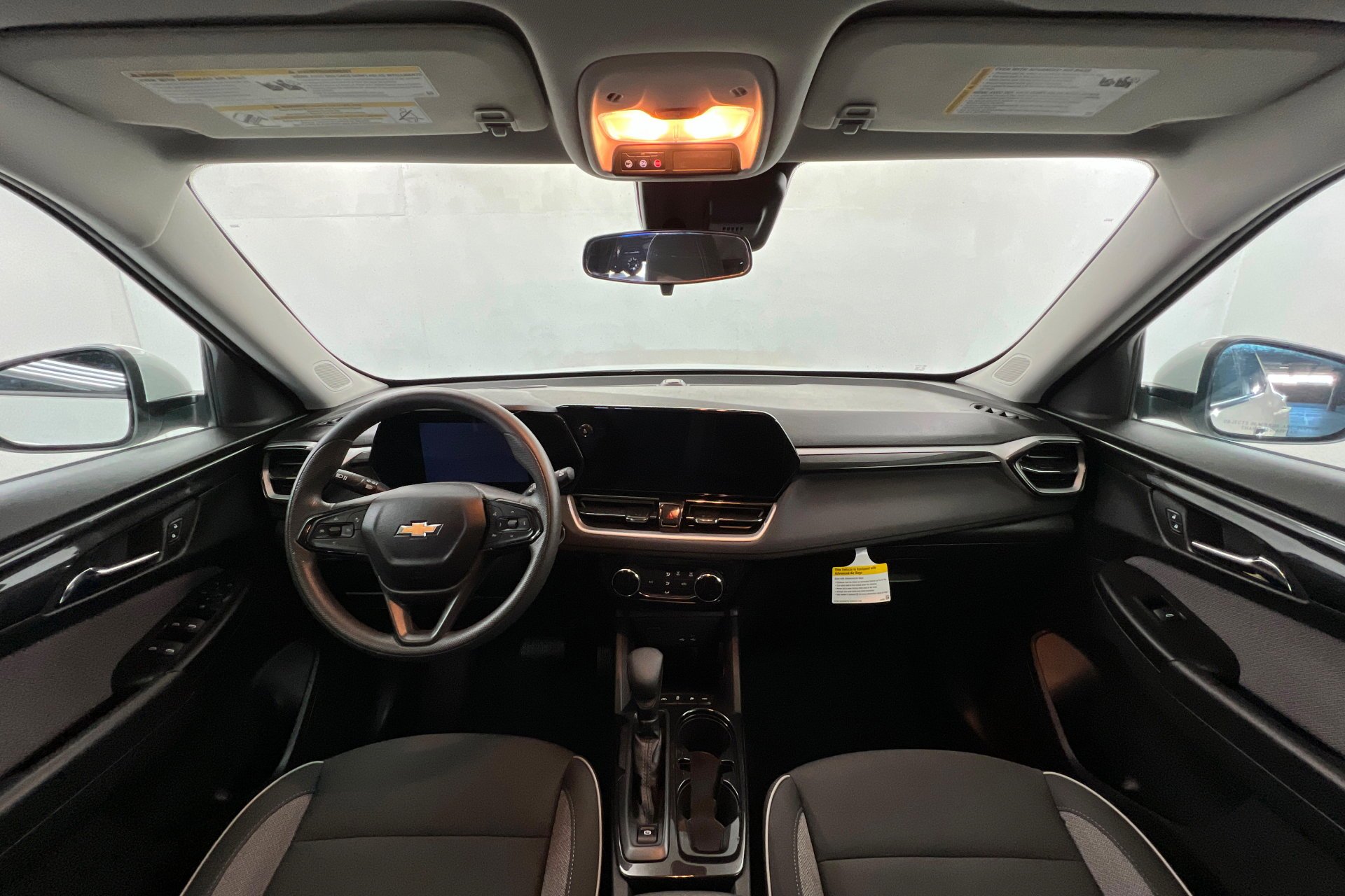 Used 2025 Summit White Chevrolet LT image 10