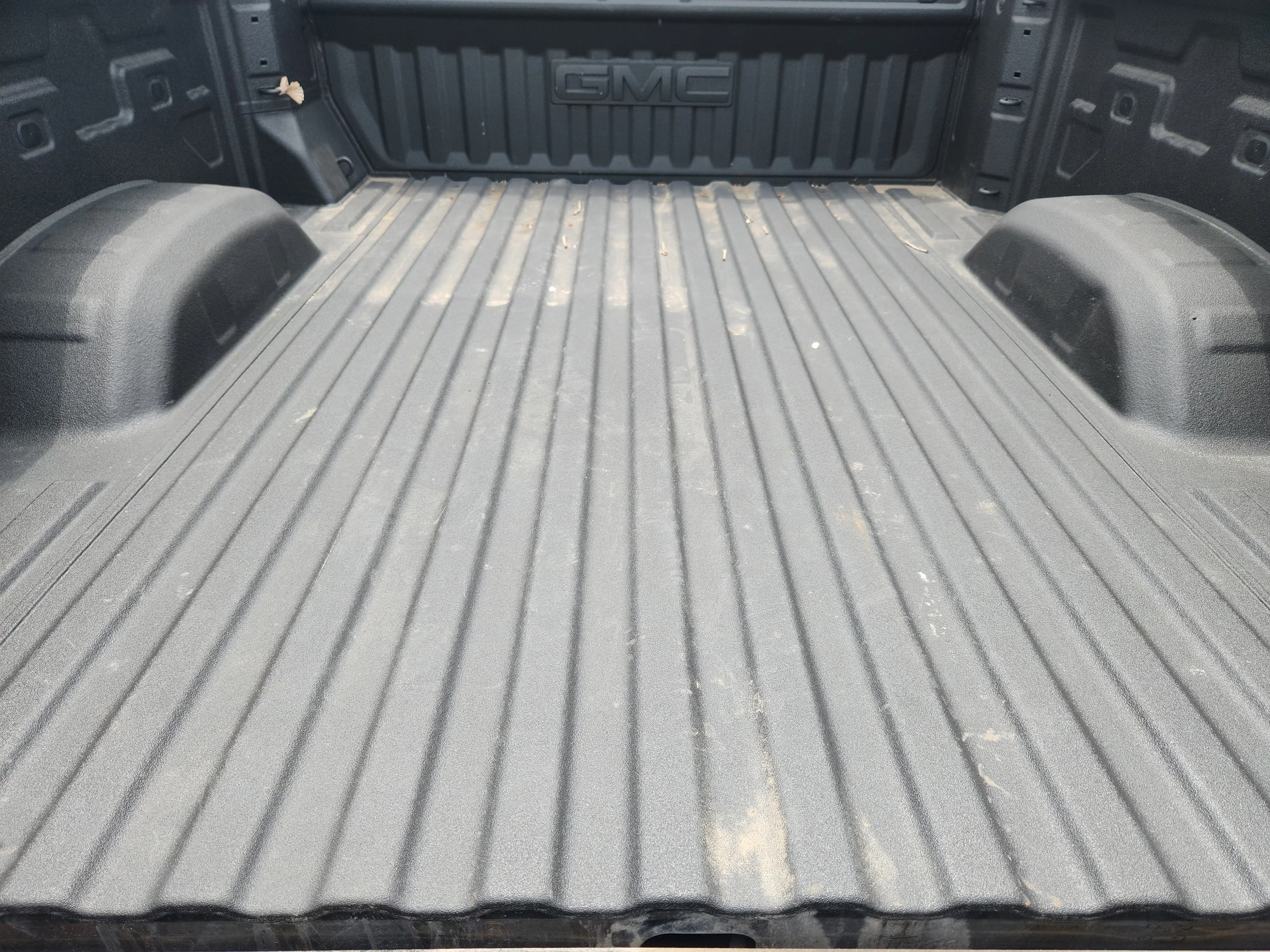 Used 2026 Titanium Rush Metallic GMC AT4 image 33