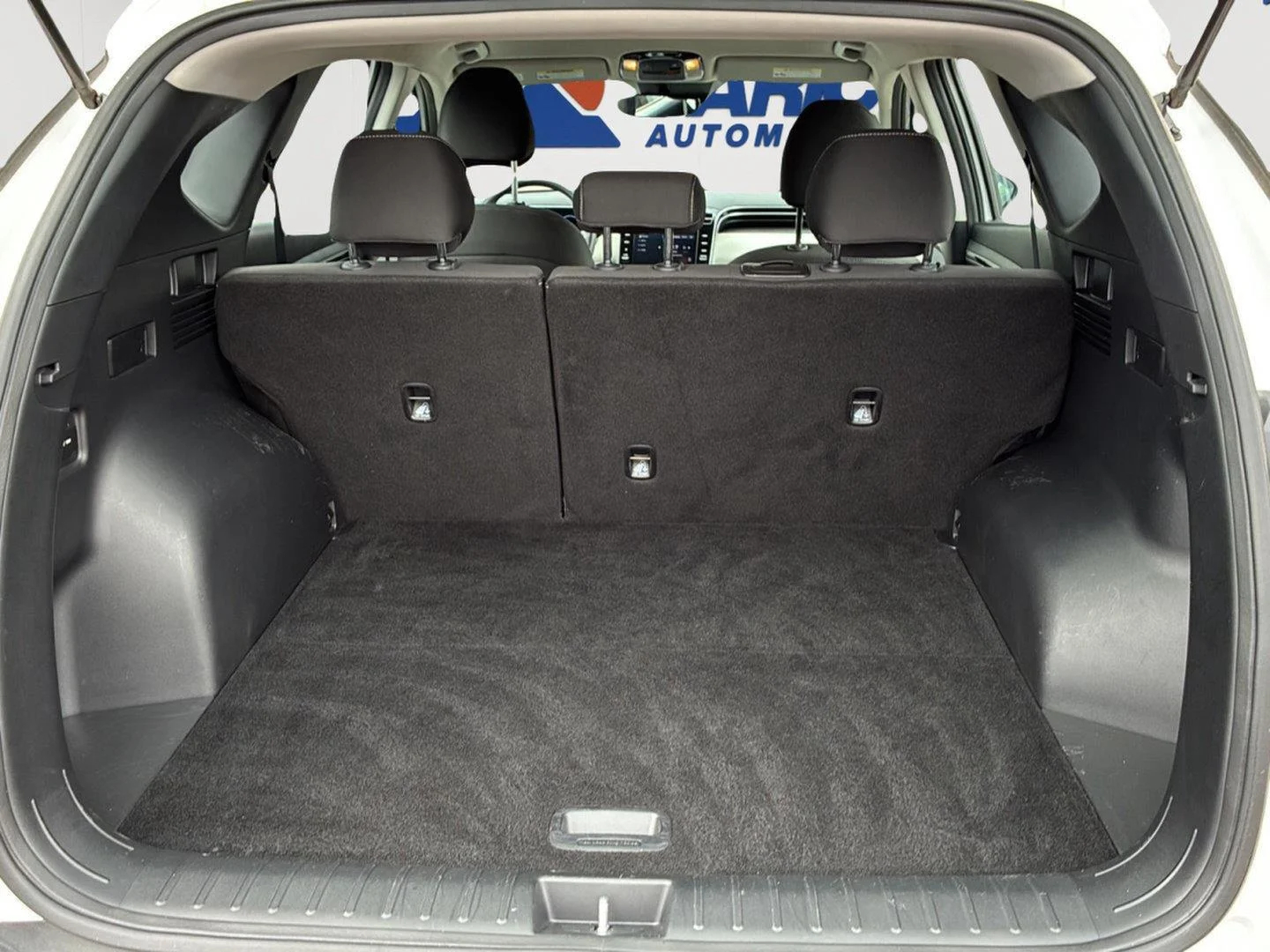 Used 2024 White Pearl Hyundai SE image 10