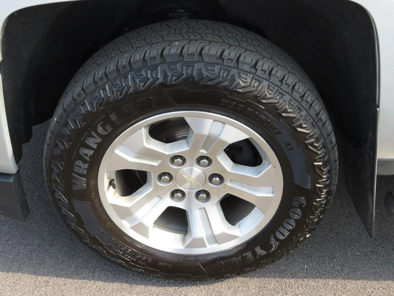 Used 2019 SILVER ICE METALLIC Chevrolet LT image 20