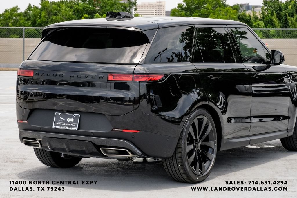New 2026 Santorini Black Metallic Land Rover SE image 9