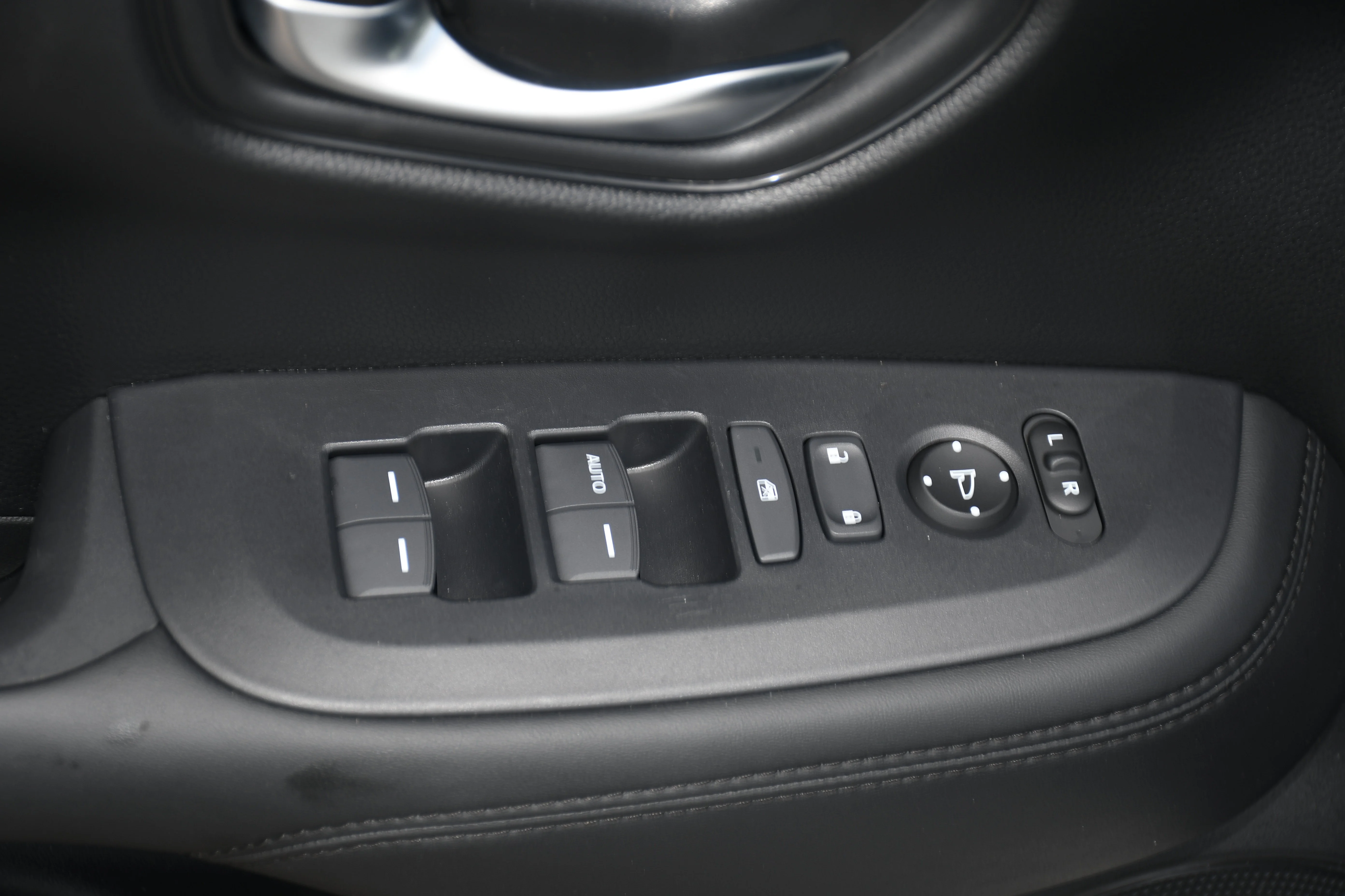 2026 Honda HR-V LX - Photo 10
