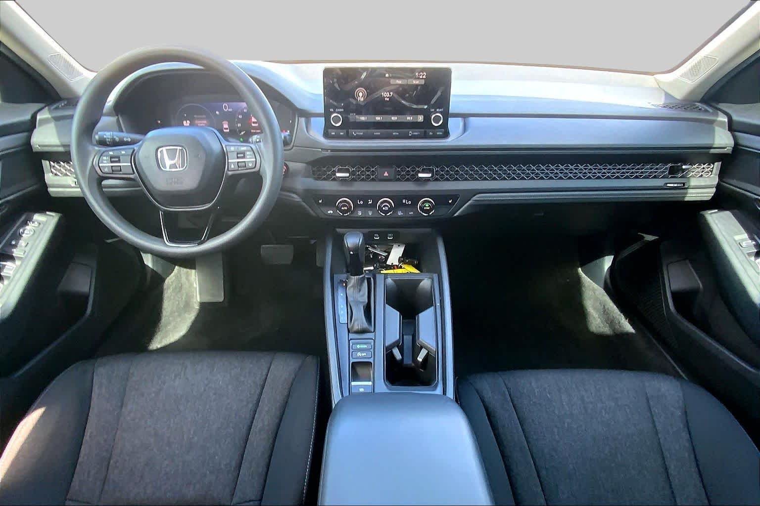 Used 2025 Meteorite Gray Metallic Honda SE image 15