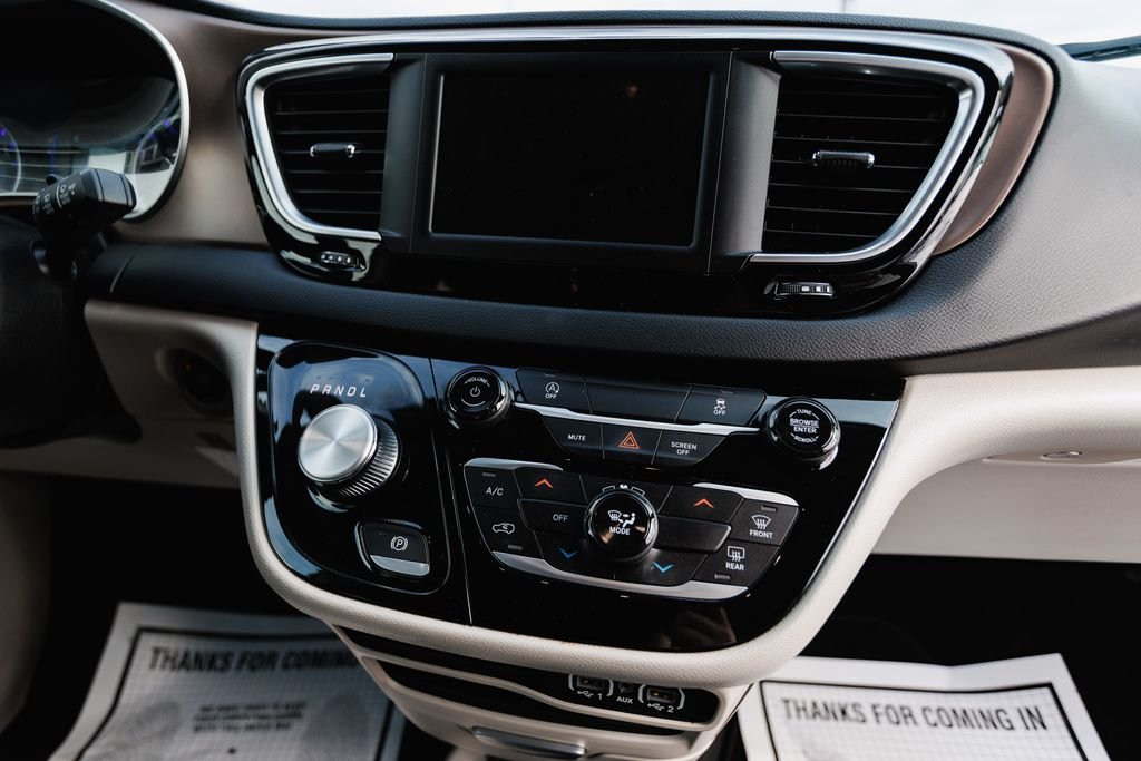 2023 Chrysler Voyager LX - Photo 17