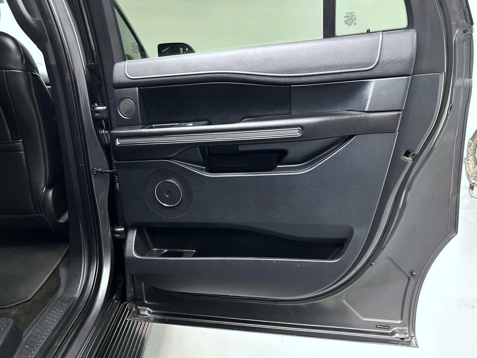 Used 2018 Gray Ford XLT image 17
