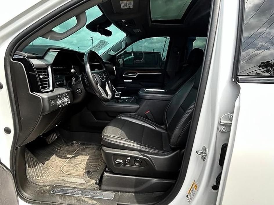 Used 2022 White GMC Denali image 9