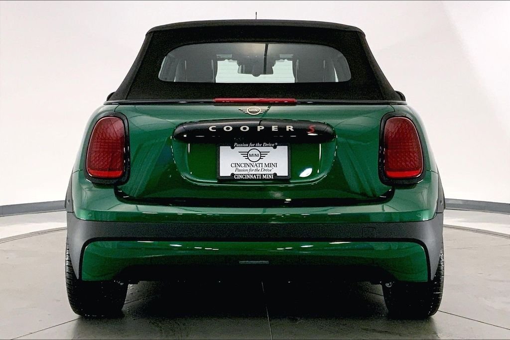 Used 2026 British Racing Green IV Metallic MINI Signature Plus image 3