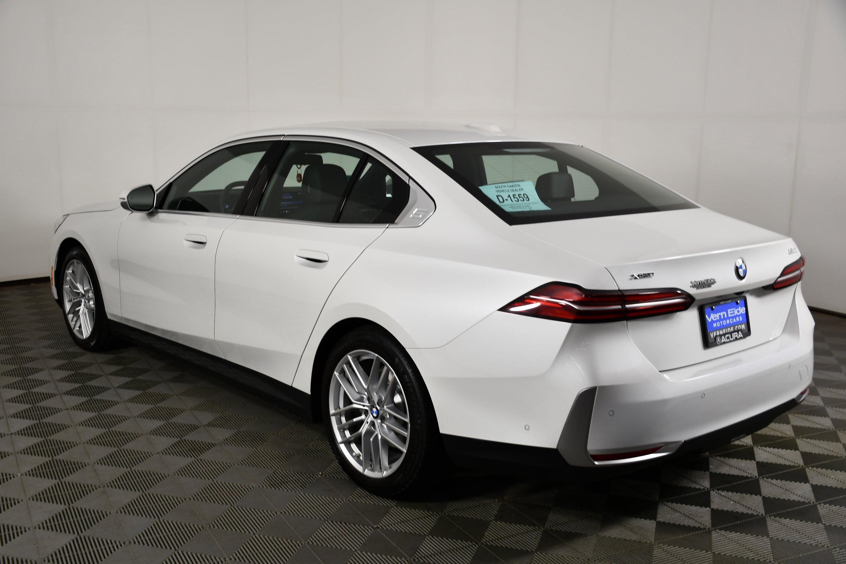 2025 BMW 5 Series 530i - Photo 8