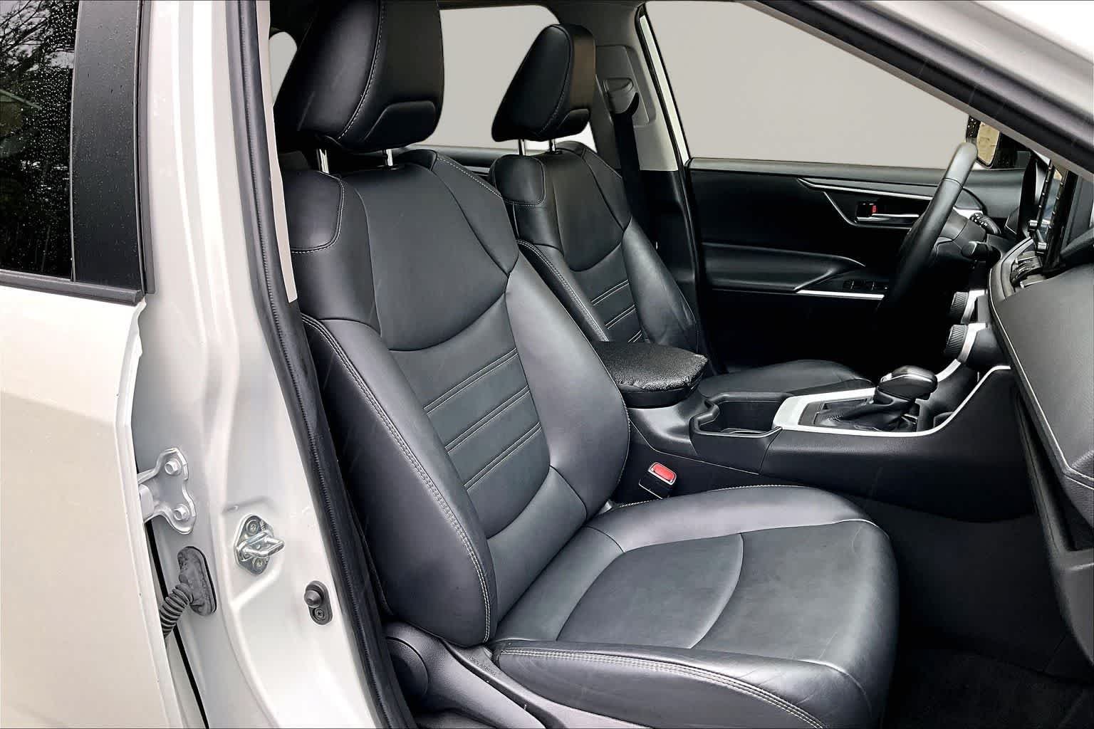 Used 2022 Blizzard Pearl Toyota XLE Premium image 9