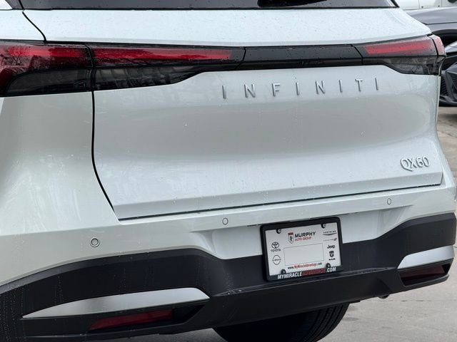 New 2026 RADIANT WHITE INFINITI Luxe FWD image 9