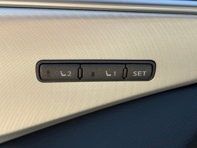 Used 2022 Grand Blue INFINITI LUXE image 21