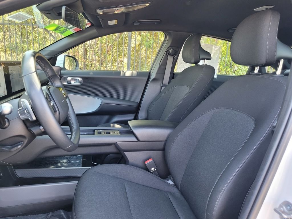 Used 2024 White Hyundai SE image 12