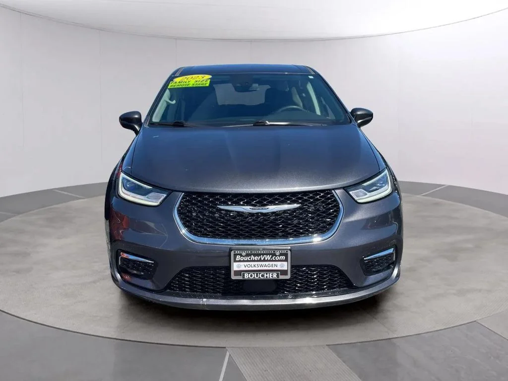 Used 2023 Granite Crystal Metallic Clearcoat Chrysler Touring L image 8