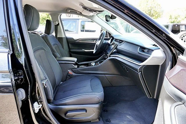 Used 2023 Black Jeep Laredo image 10