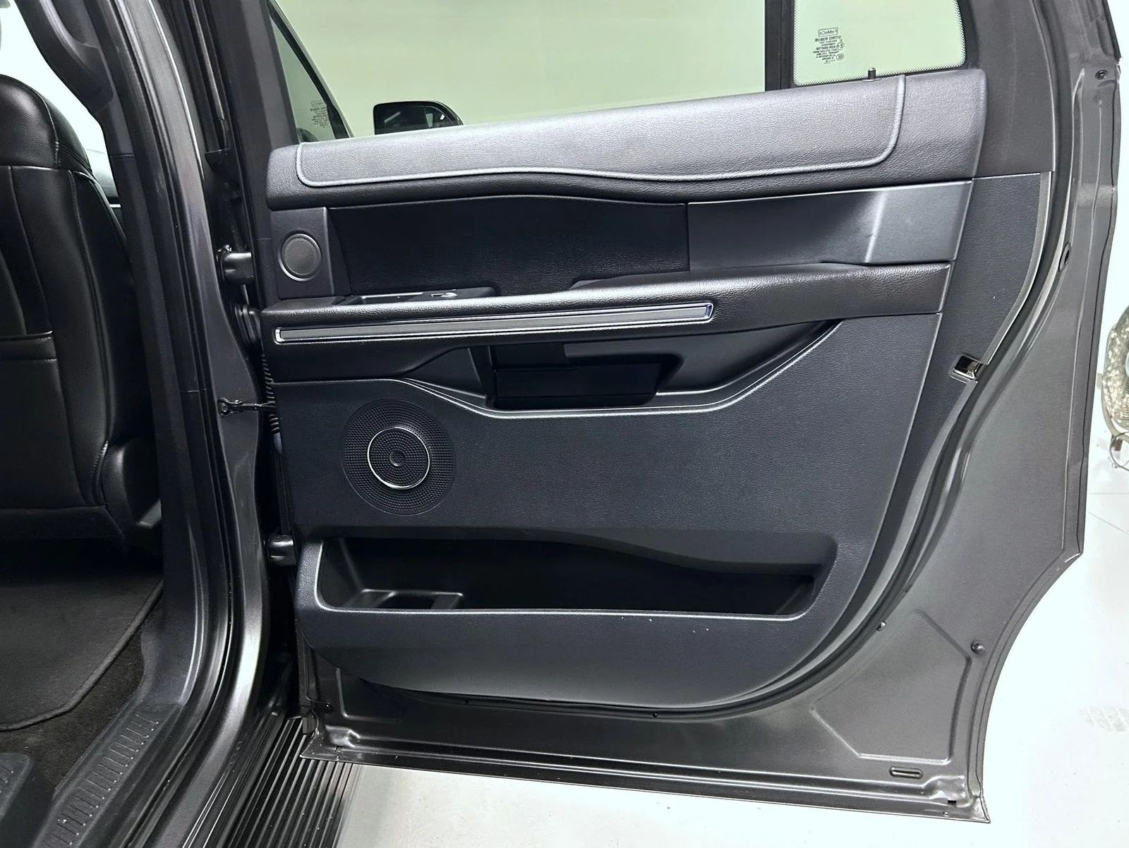 Used 2018 Gray Ford XLT image 17