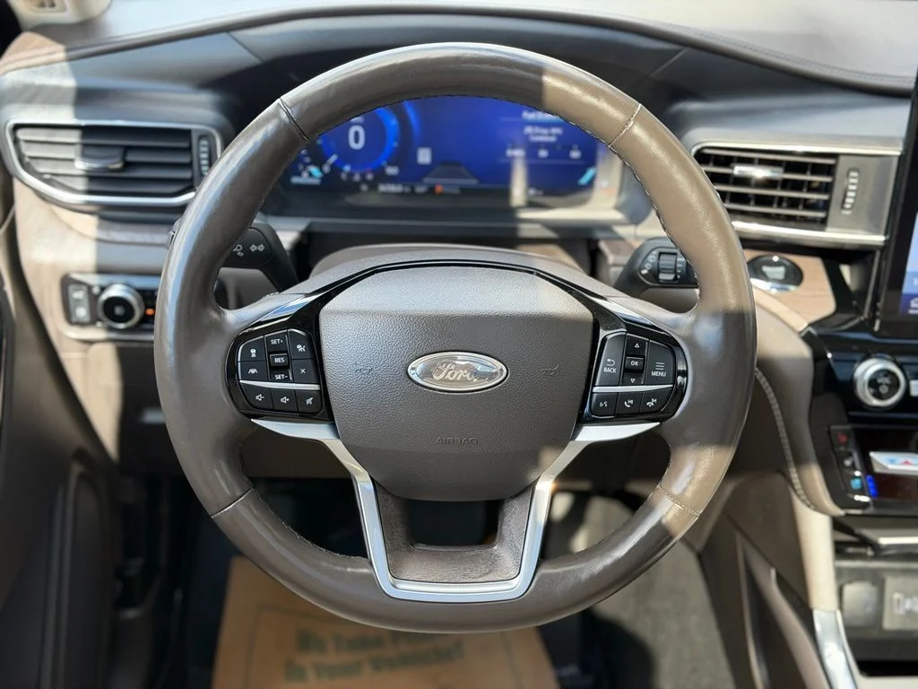 Used 2023 Red Ford Platinum image 17
