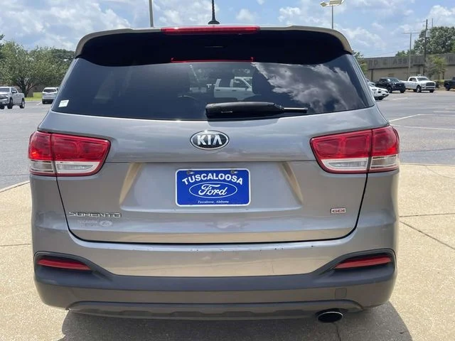 Used 2017 Silver Kia L image 3