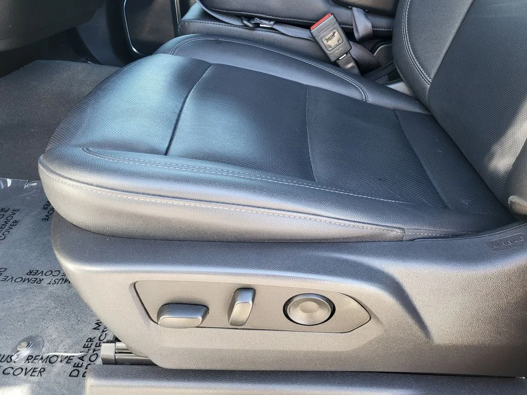 Used 2025 Summit White GMC SLT image 18
