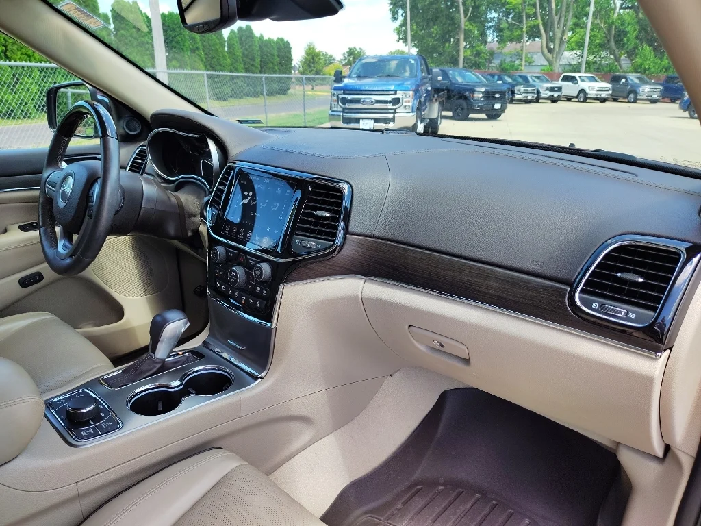 Used 2020 Velvet Red Pearlcoat Jeep Overland image 17