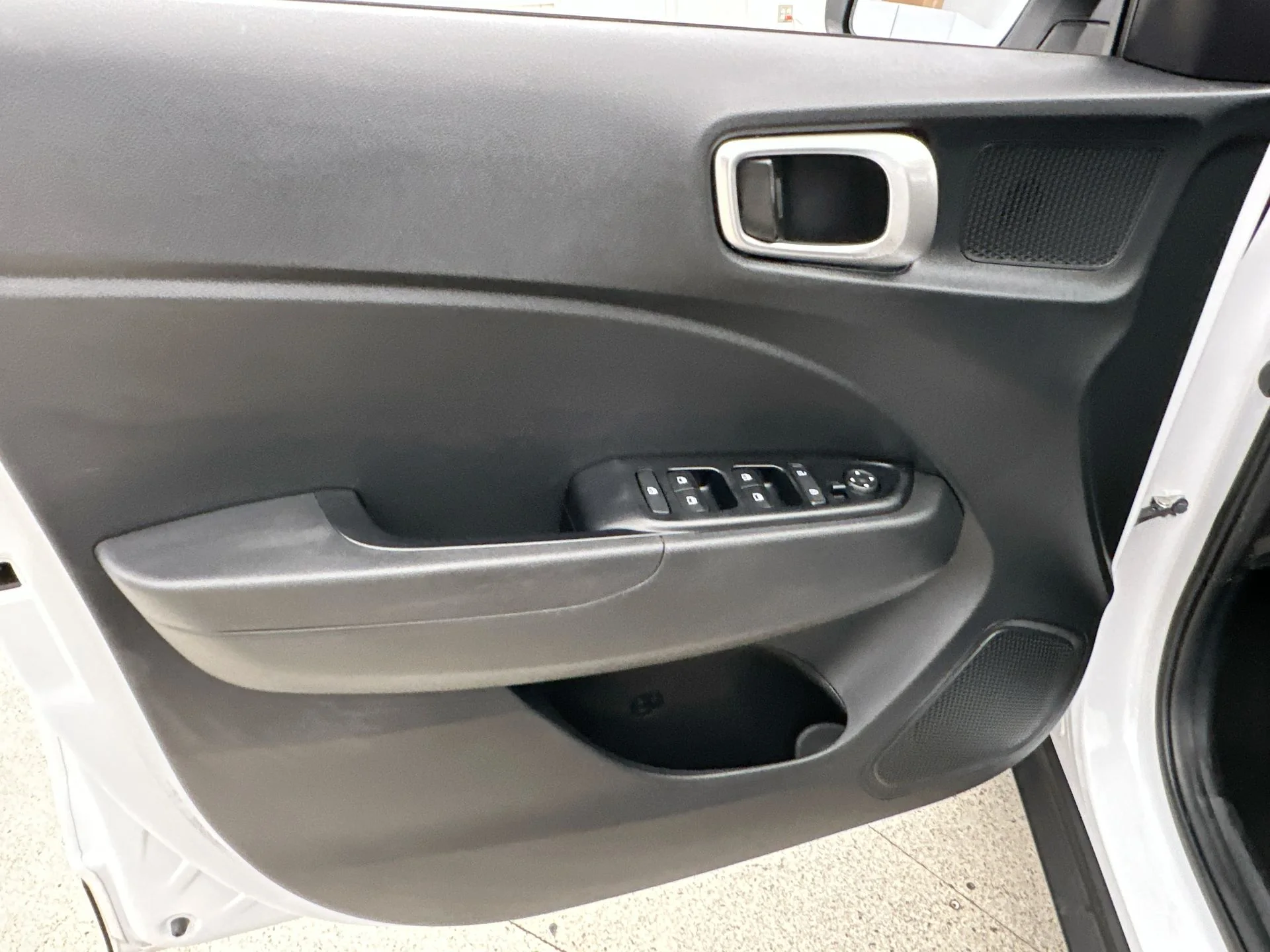Used 2025 White Hyundai SEL image 20