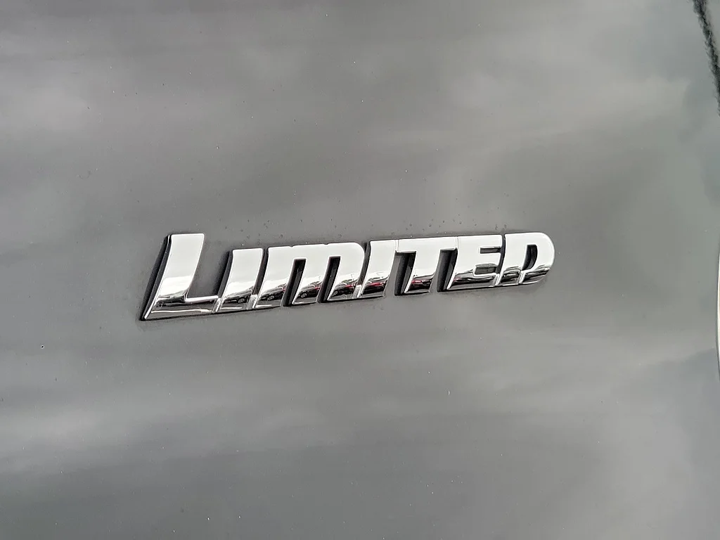 Used 2017 Midnight Black Metallic Toyota Limited image 7