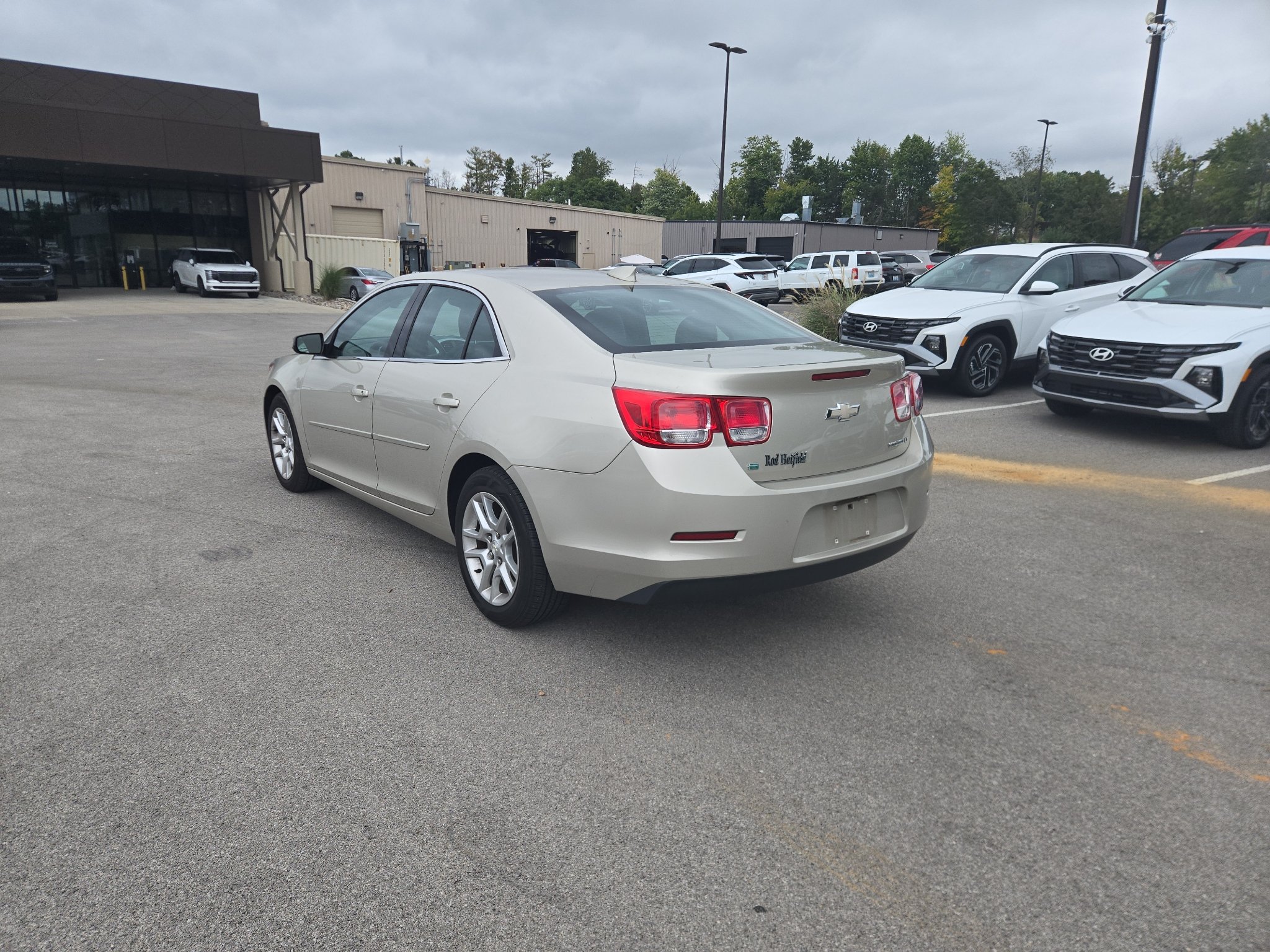 Used 2016 Champagne Silver Metallic Chevrolet LT image 5