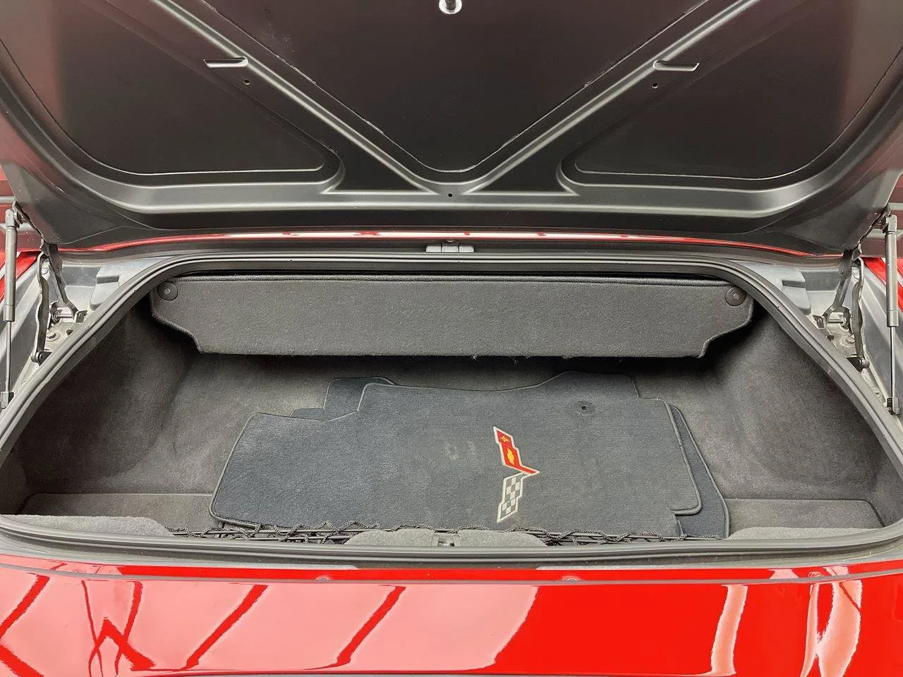 Used 2006 Victory Red Chevrolet  image 25