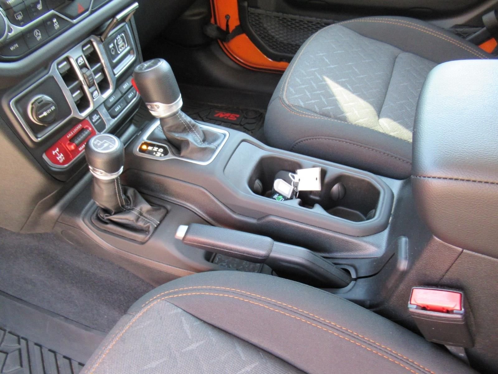 Used 2025  Jeep Mojave image 18