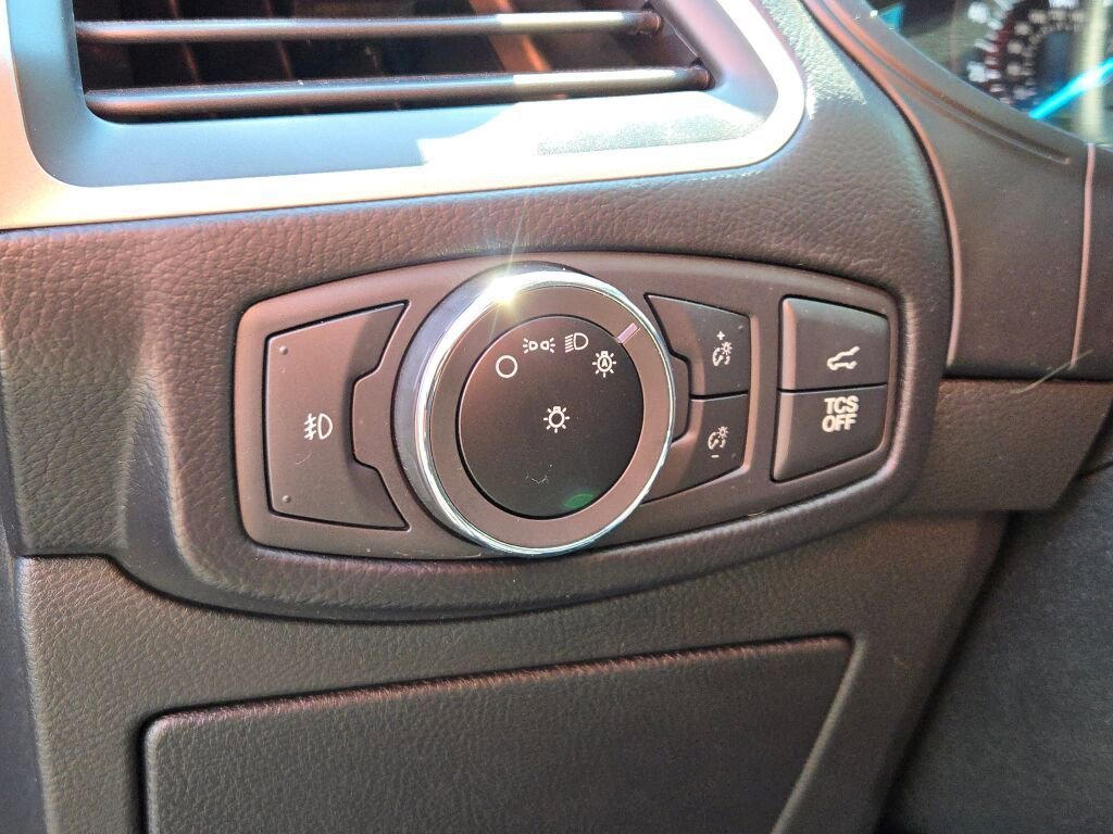 Used 2023 Black Ford SEL image 26