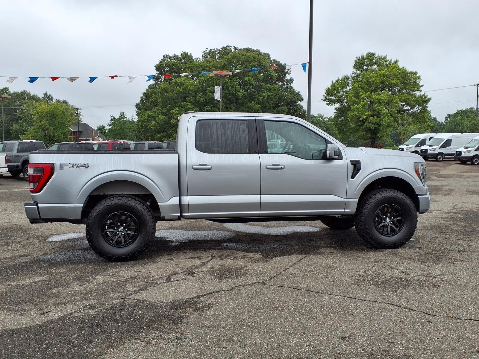 Used 2023 Silver Ford LARIAT image 11