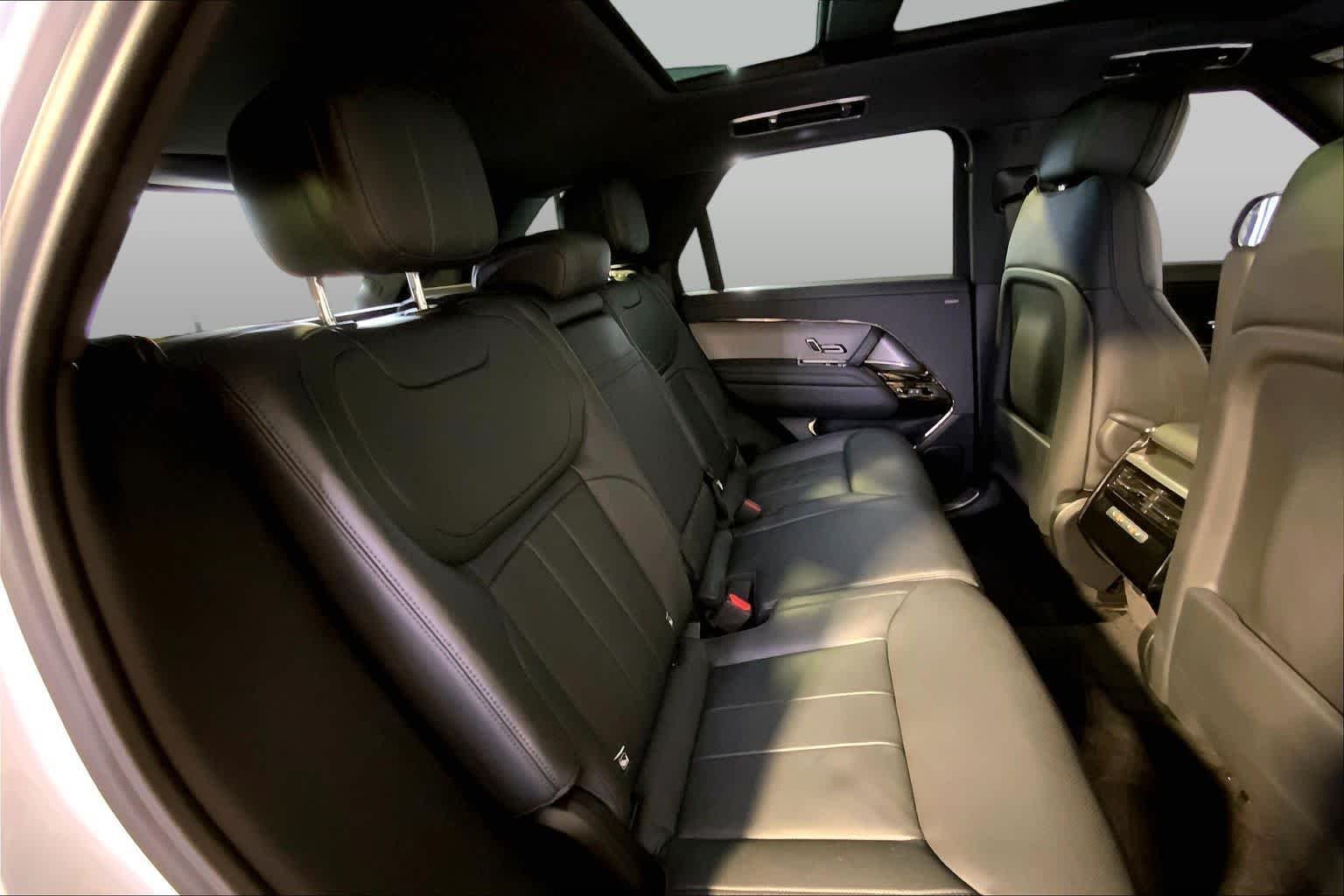 Used 2023 Fuji White Land Rover SE image 20