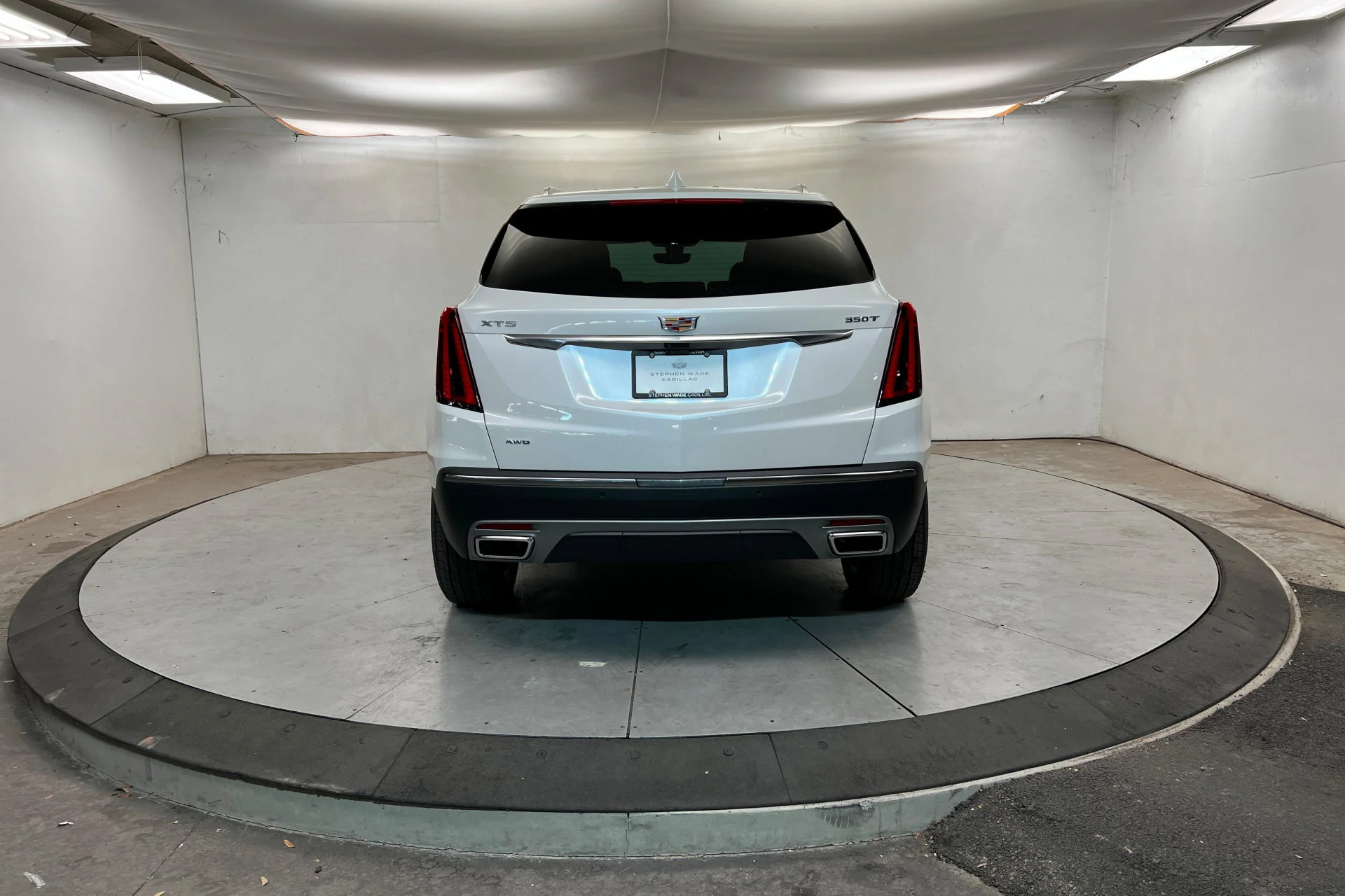 New 2026 Crystal White Tricoat Cadillac Premium Luxury image 4
