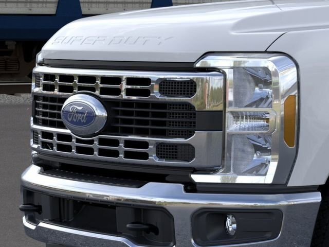 New 2026 Oxford White Ford XLT image 39
