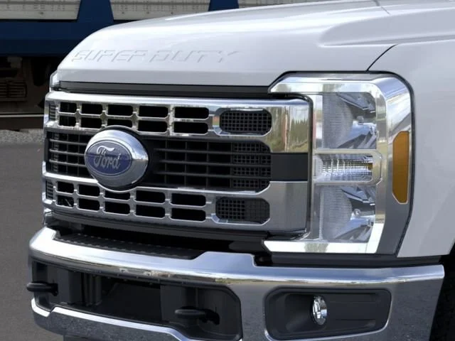 New 2026 Oxford White Ford XLT image 39