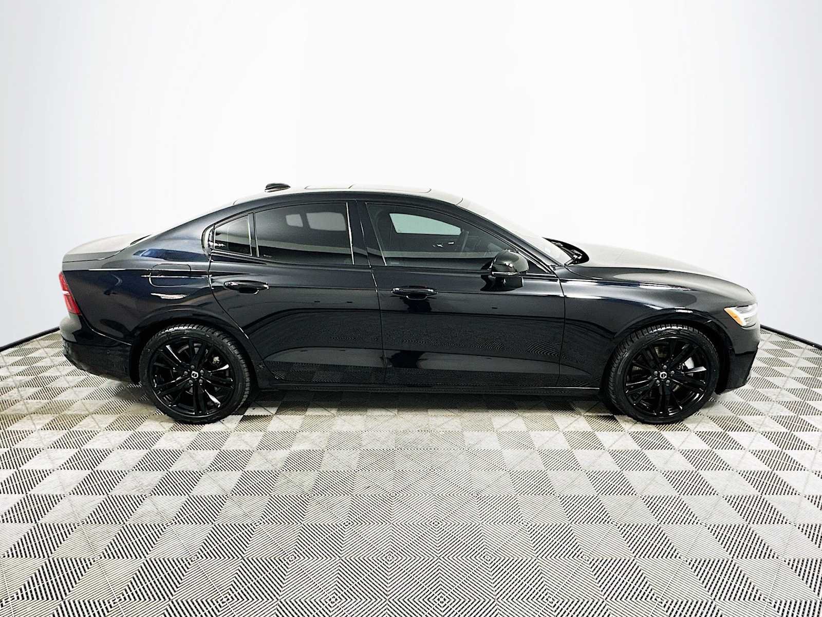 Certified Used 2023 Onyx Black Volvo Plus image 8