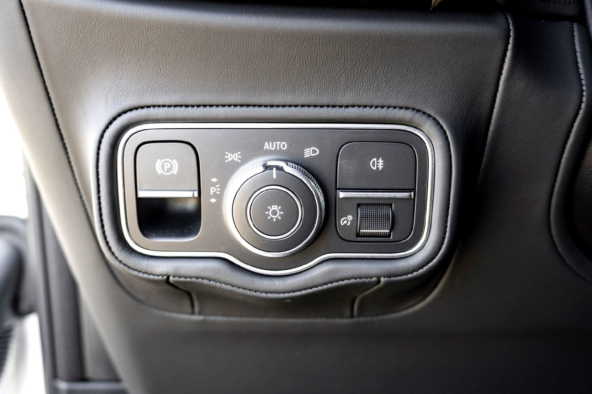 Certified Used 2025  Mercedes-Benz G 580e image 16