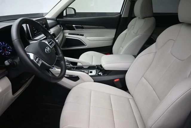 Used 2021 White Kia EX image 15