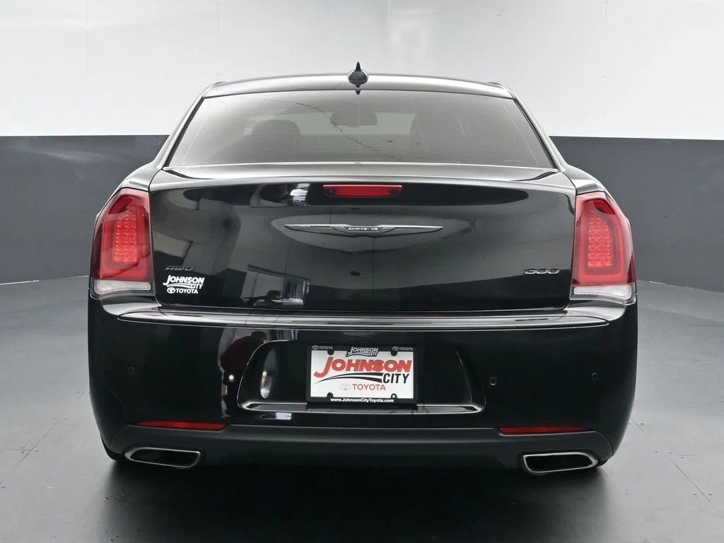 Used 2022 Black Chrysler Touring image 8