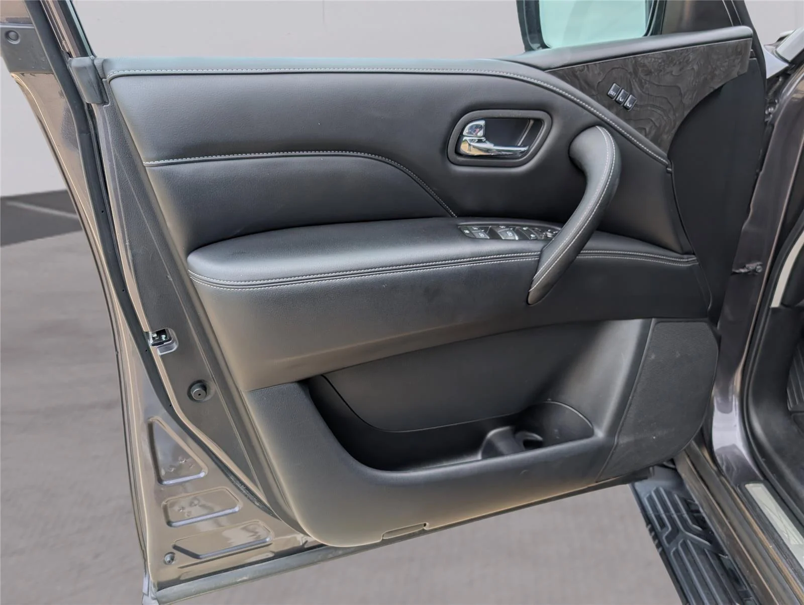 Used 2024 Anthracite Gray INFINITI LUXE image 11