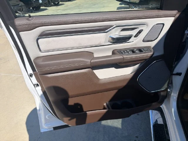 New 2027 Ivory White Tri-Coat Pearl-Coat Exterior Paint RAM Laramie image 14