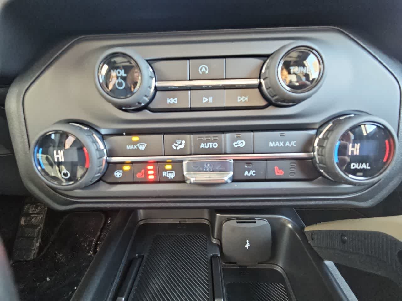 New 2025 Velocity Blue Metallic Ford Badlands image 19