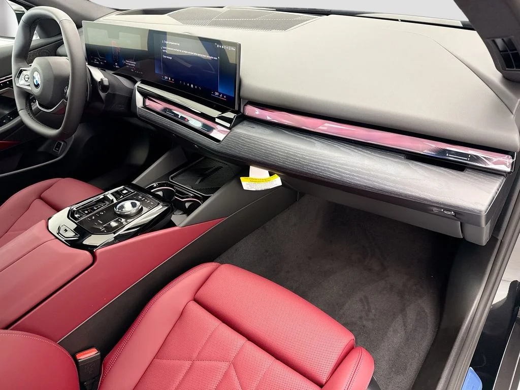 New 2027 Dk. BMW 530i image 16