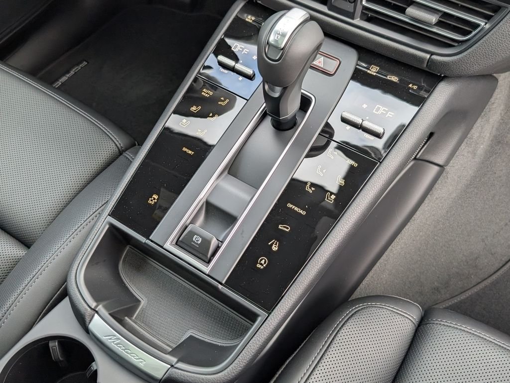 2026 Porsche Macan T - Photo 15