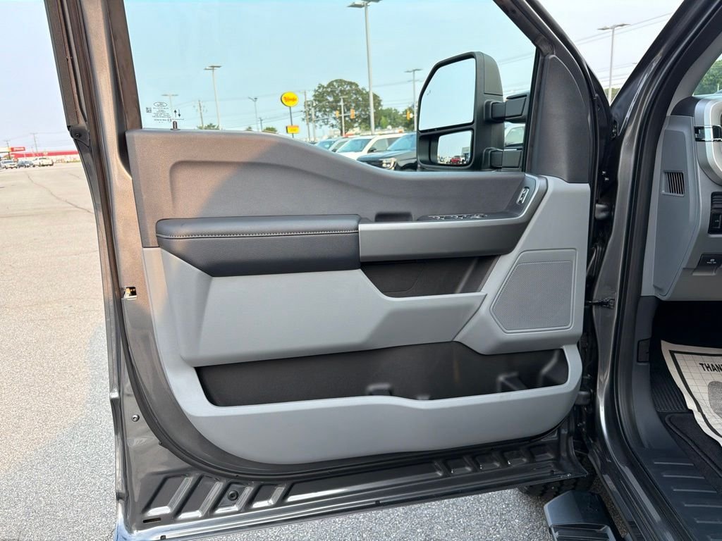 New 2026 Carbonized Gray Metallic Ford XL image 12